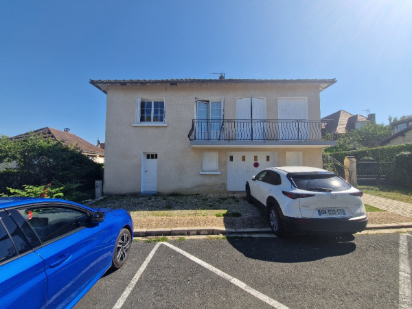 Offres de location Maison de village Hautefort 24390
