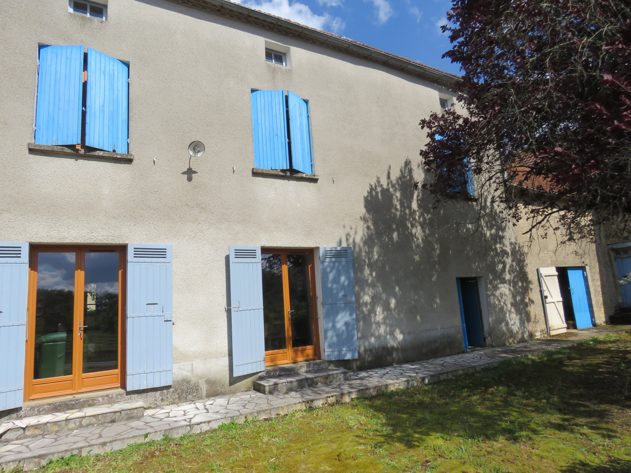 Maison en pierres (134m2 habitables) - 6 pièces, à la campag