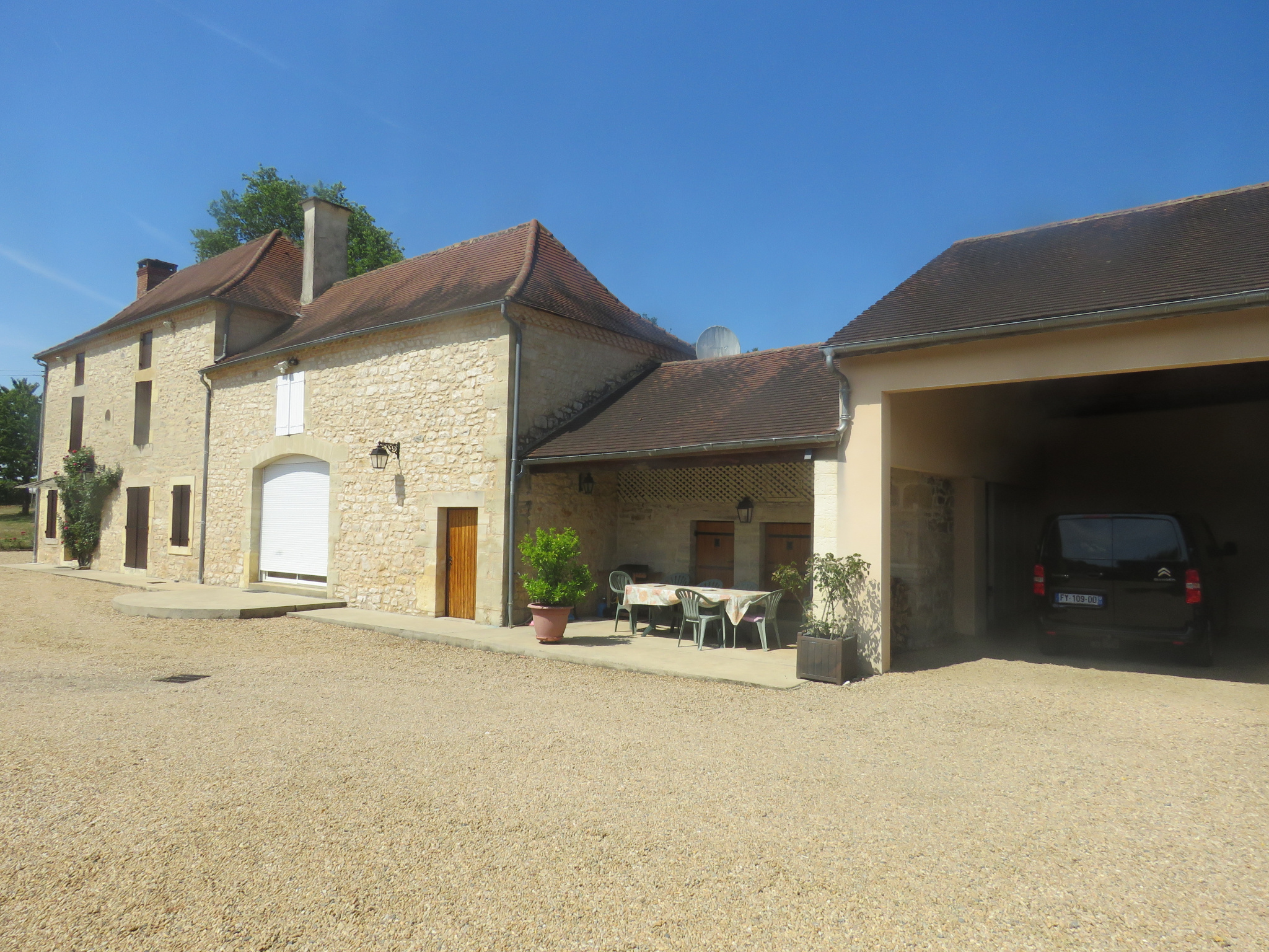 Maison individuelle,en pierres (134m2),rénovée, avec un terr